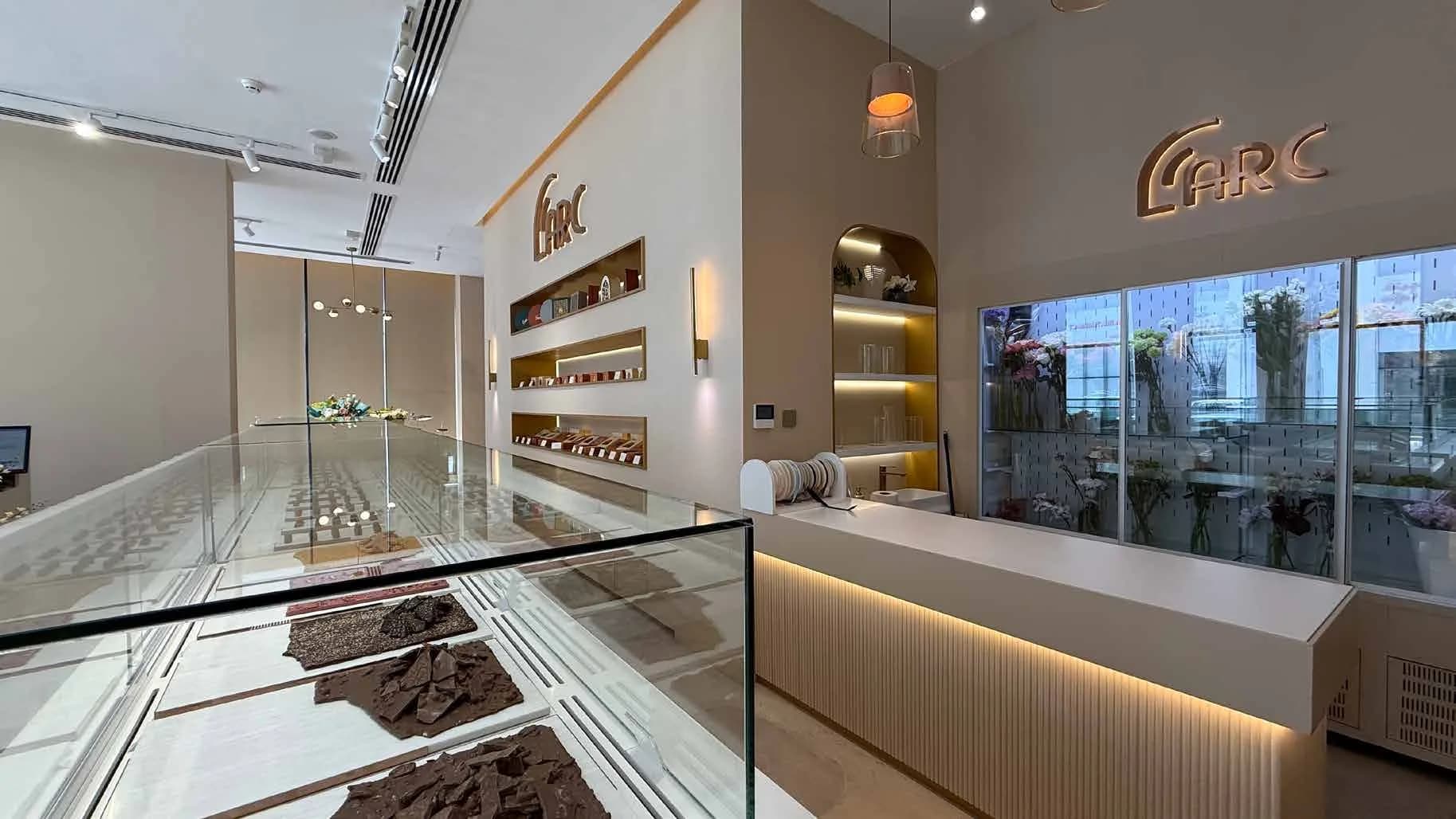L'Arc mezzanine level with glazed balustrade above the sales floor
